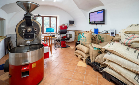 Komentovaná prohlídka pražírny Johnny Coffee v Moravském Krumlově